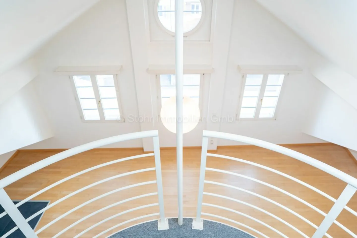 Attico unico di 3,5 stanze con galleria nel cuore di Oberwinterthur - Foto 7 di 20