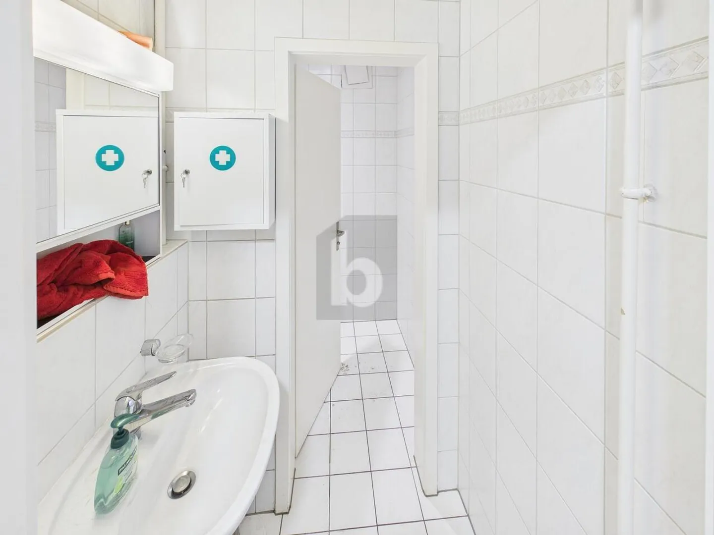 CENTRAL, PRACTICAL AND WITH PRIVATE TERRACE - Photo 4 of 5