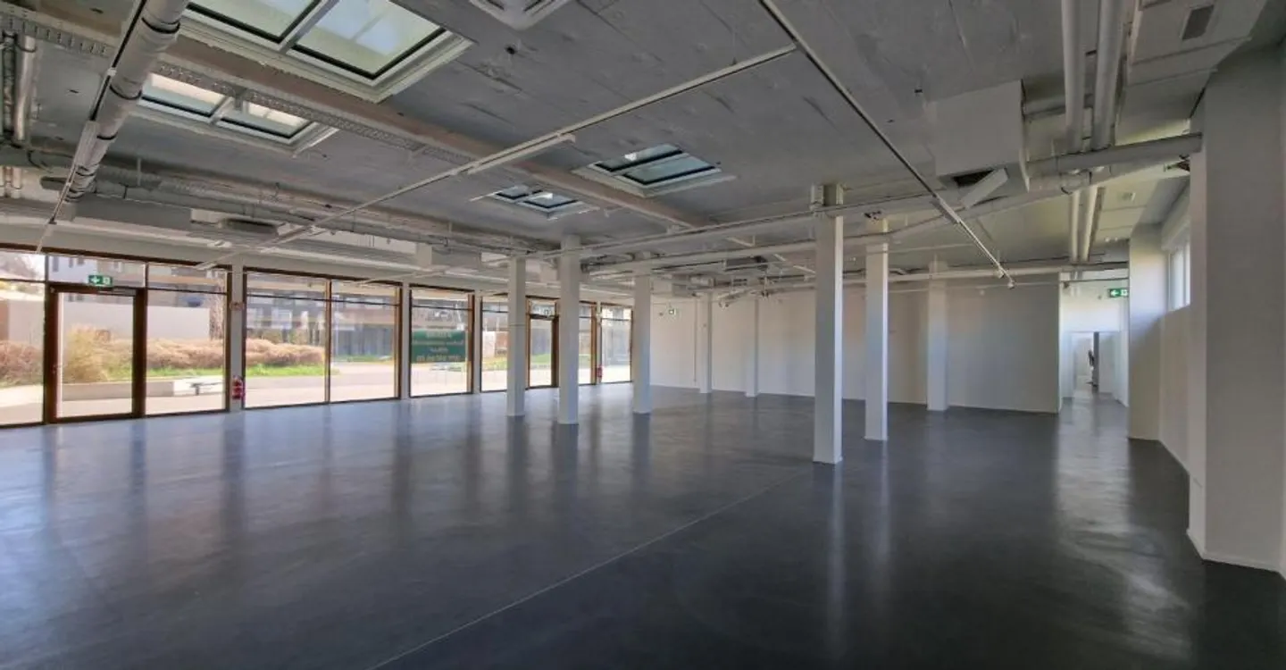 Commerce - Photo 2 of 9