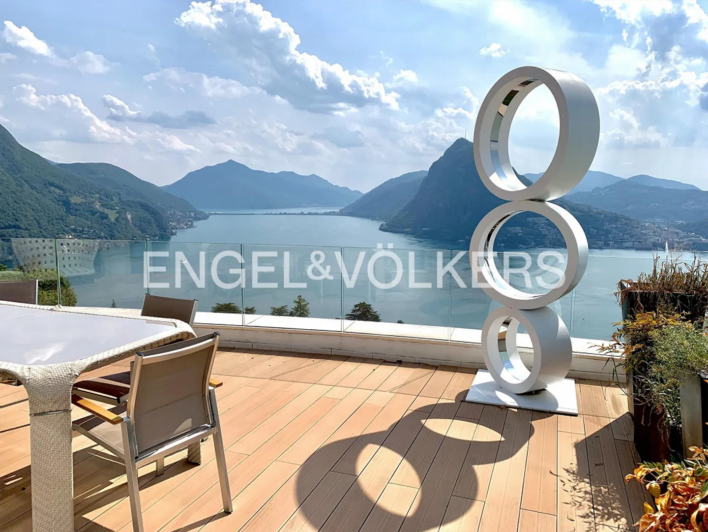 Herrliche Terrassenwohnung mit Panoramablick - Photo 1 sur 11