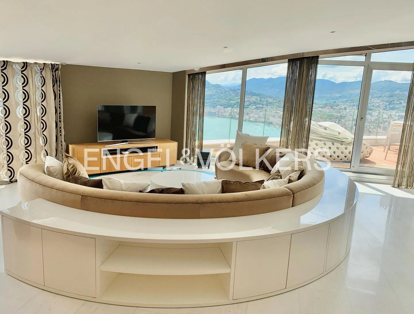 Herrliche Terrassenwohnung mit Panoramablick - Photo 2 sur 11