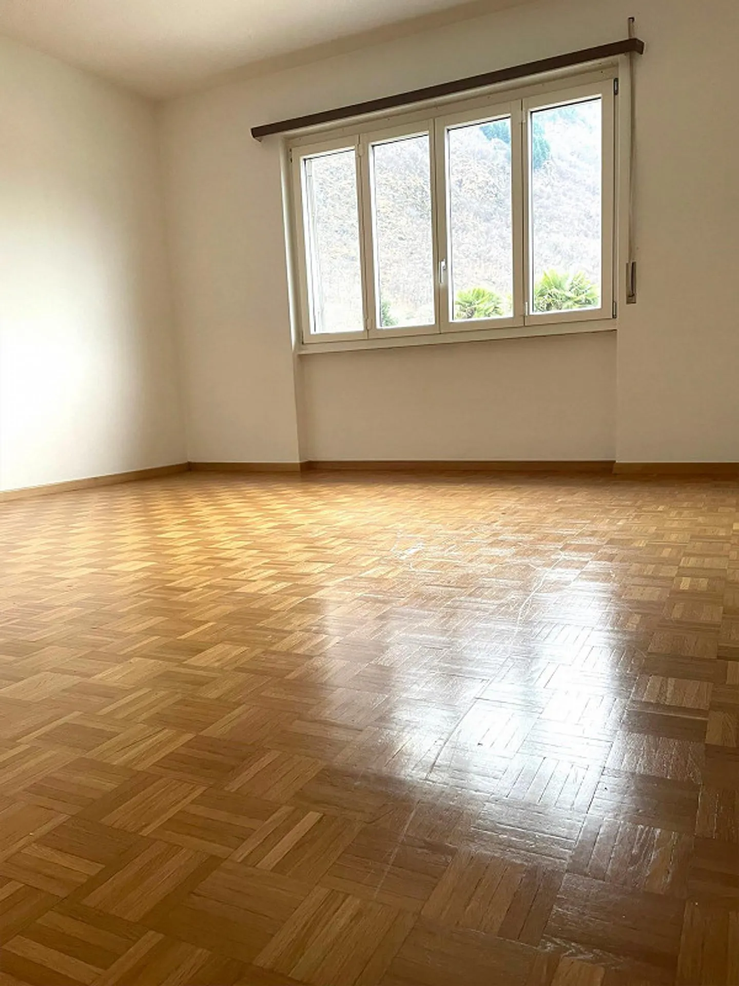 Spacious 5.5-room master apartment with garden and garage - Photo 10 of 14