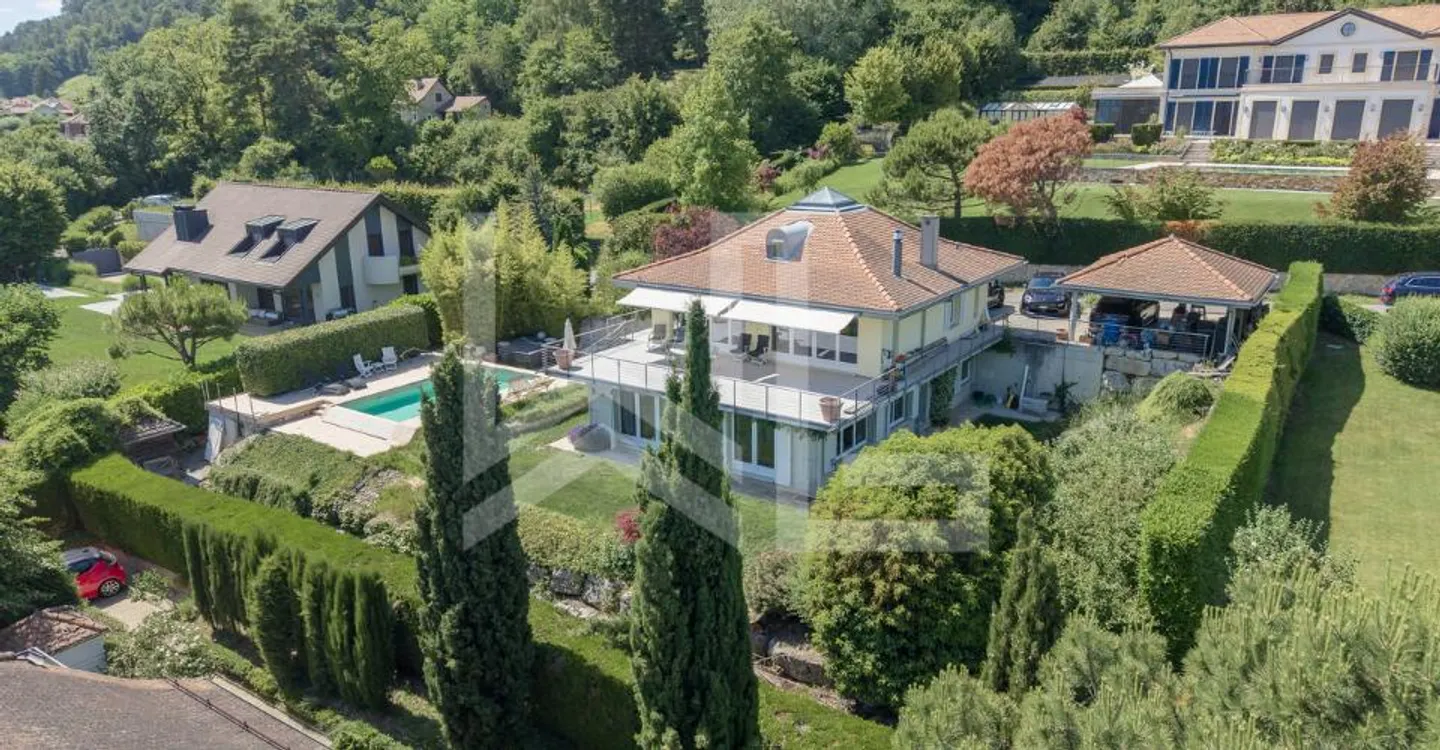 Stunning contemporary property with panoramic view - Photo 1 of 9