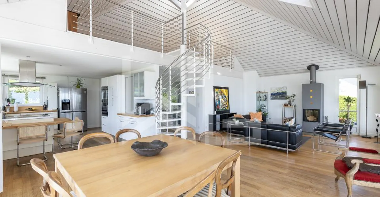 Stunning contemporary property with panoramic view - Photo 2 of 9