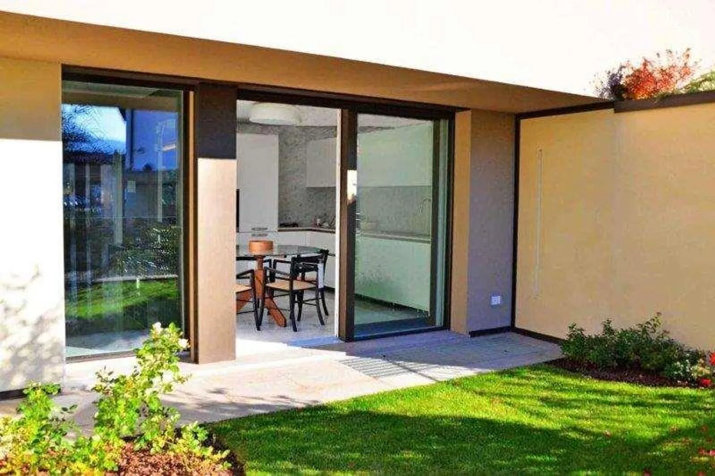 Elegante Seebad-Villa mit Pool - Foto 4 von 12