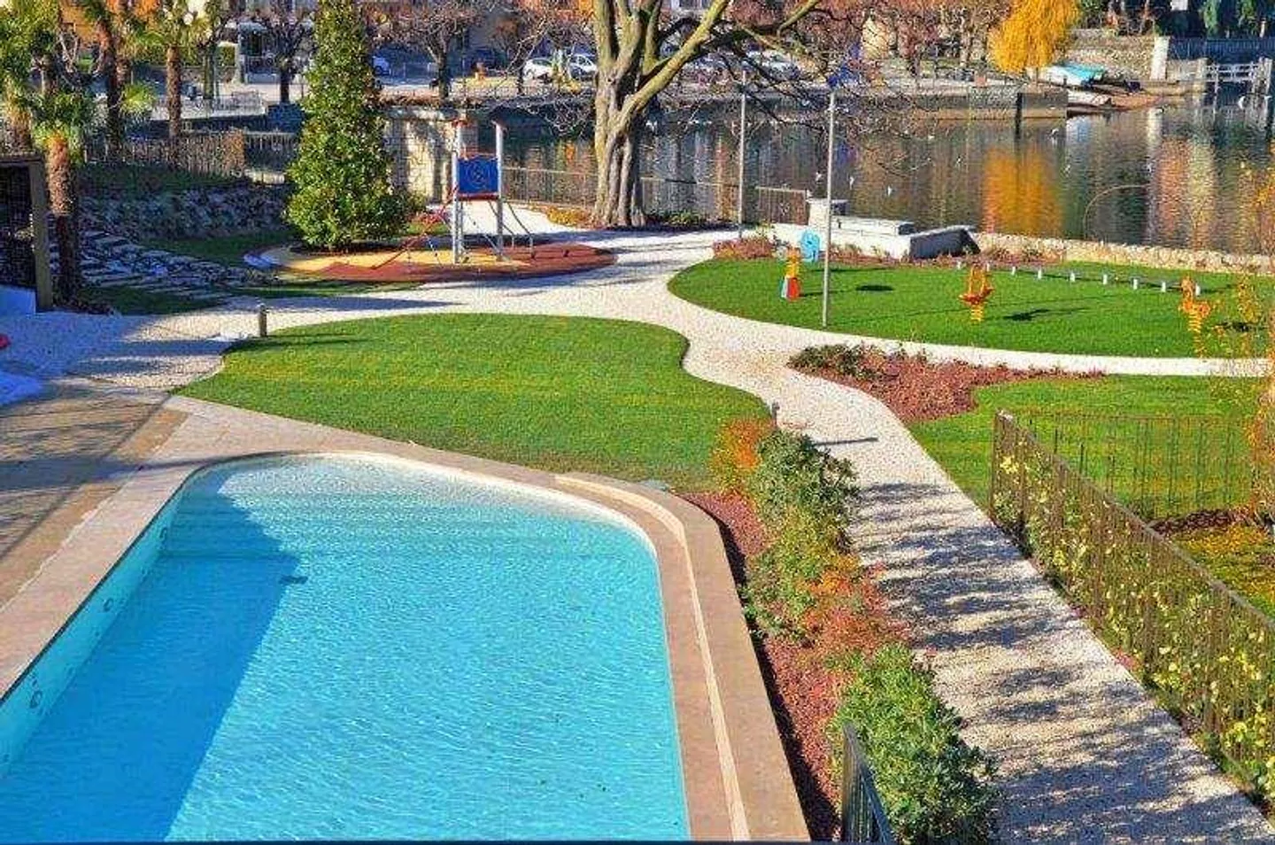 Elegante Seebad-Villa mit Pool - Foto 3 von 12