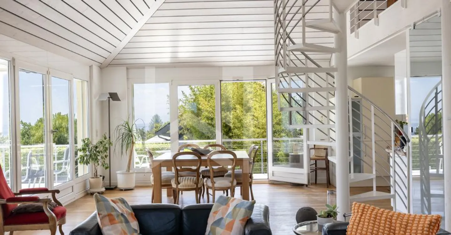Stunning contemporary property with panoramic view - Photo 4 of 9