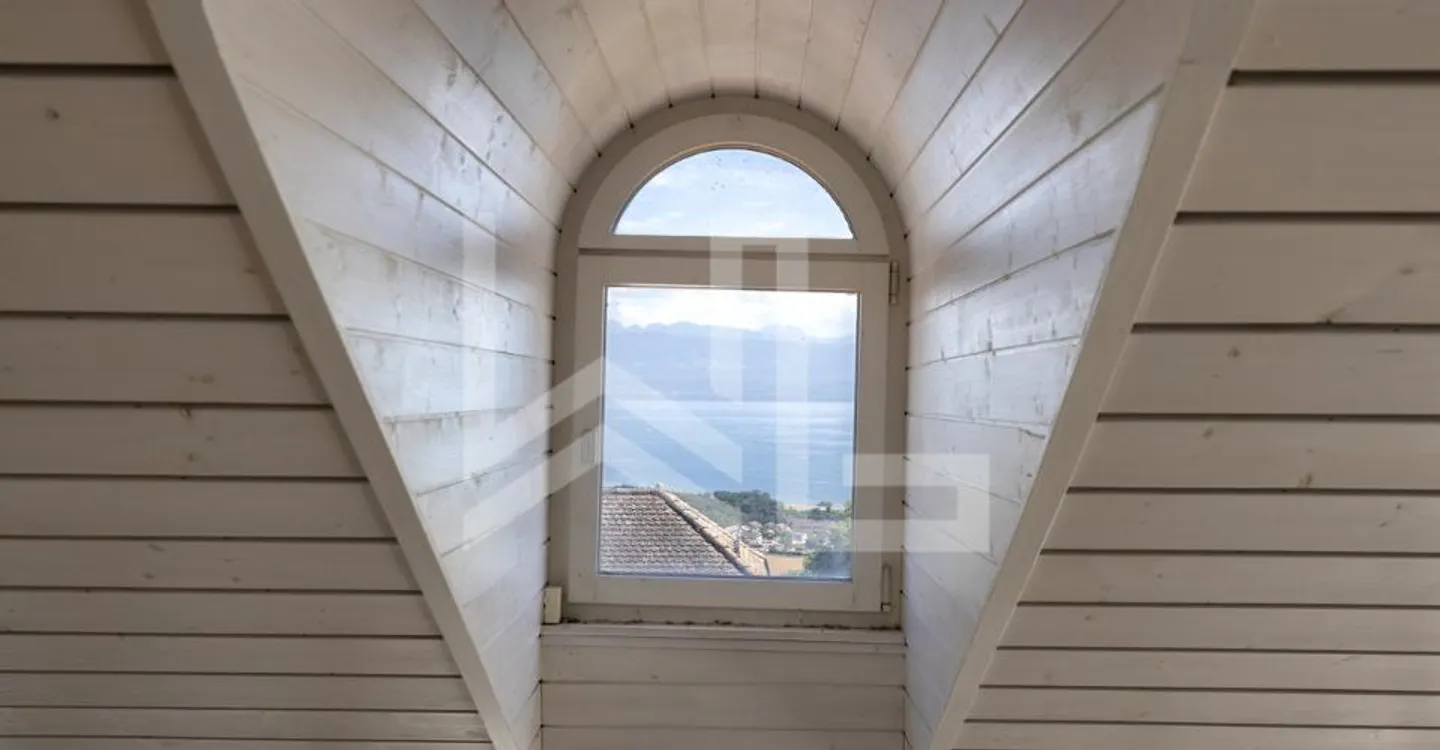 Stunning contemporary property with panoramic view - Photo 7 of 9