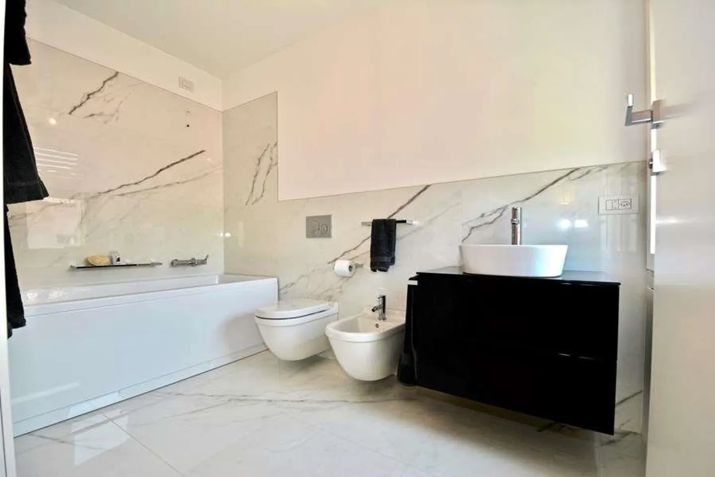 Elegante Seebad-Villa mit Pool - Foto 12 von 12