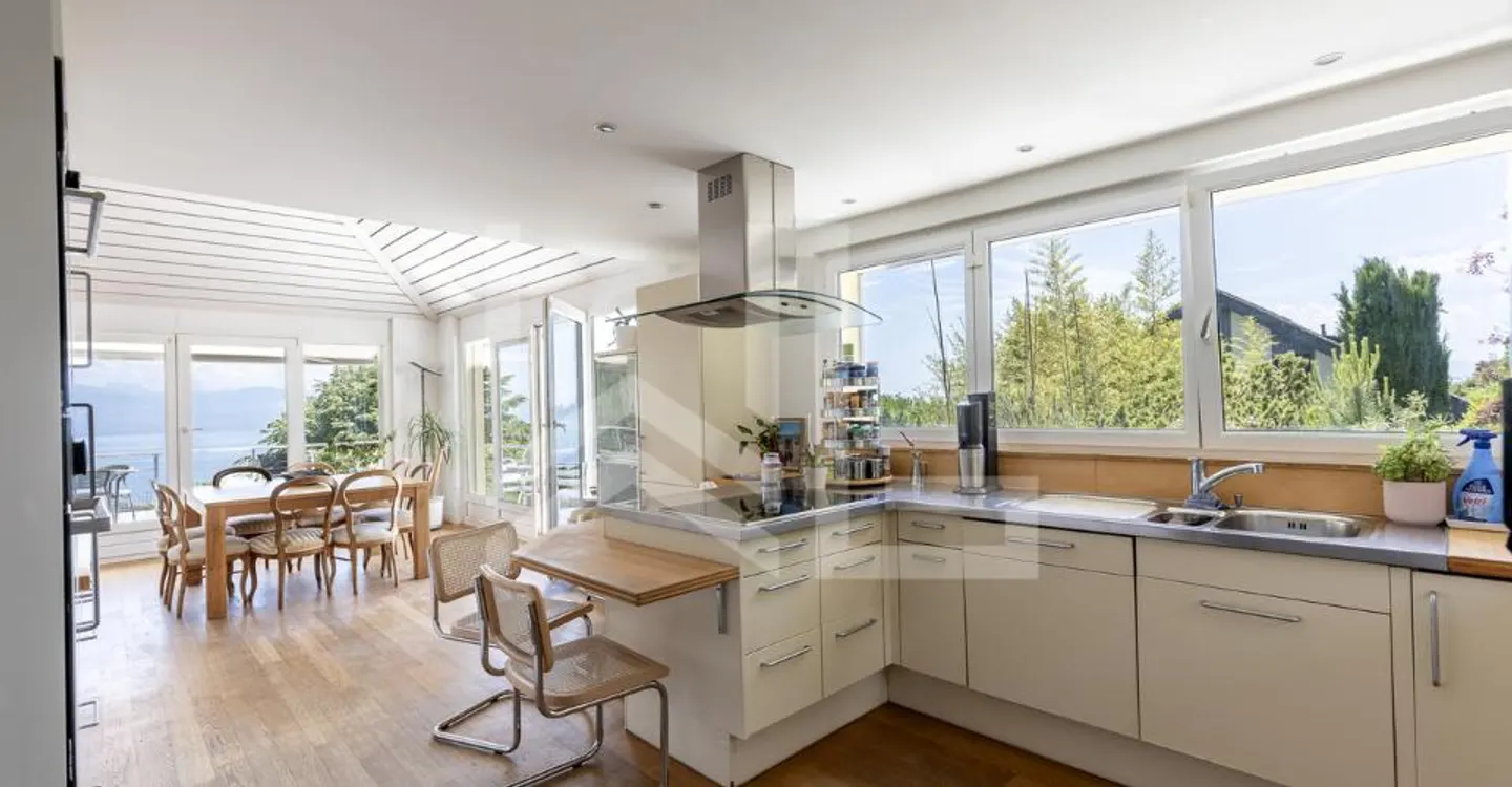 Stunning contemporary property with panoramic view - Photo 5 of 9