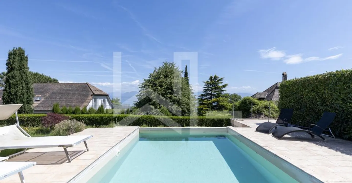 Stunning contemporary property with panoramic view - Photo 9 of 9