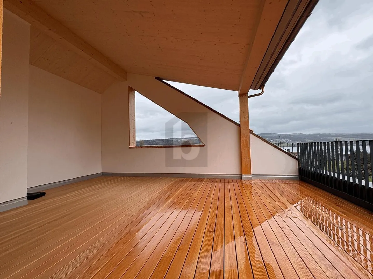 EXCLUSIVE WITH IMPRESSIVE TERRACE AND LAKE VIEW - Photo 5 of 6