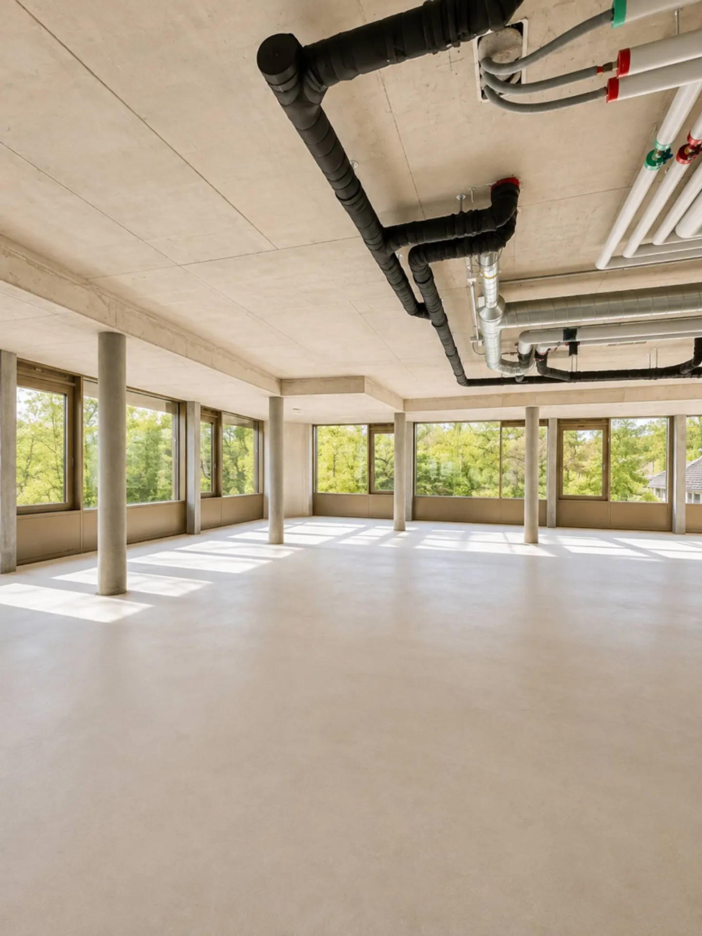 Commercial space for rent - Photo 3 of 4