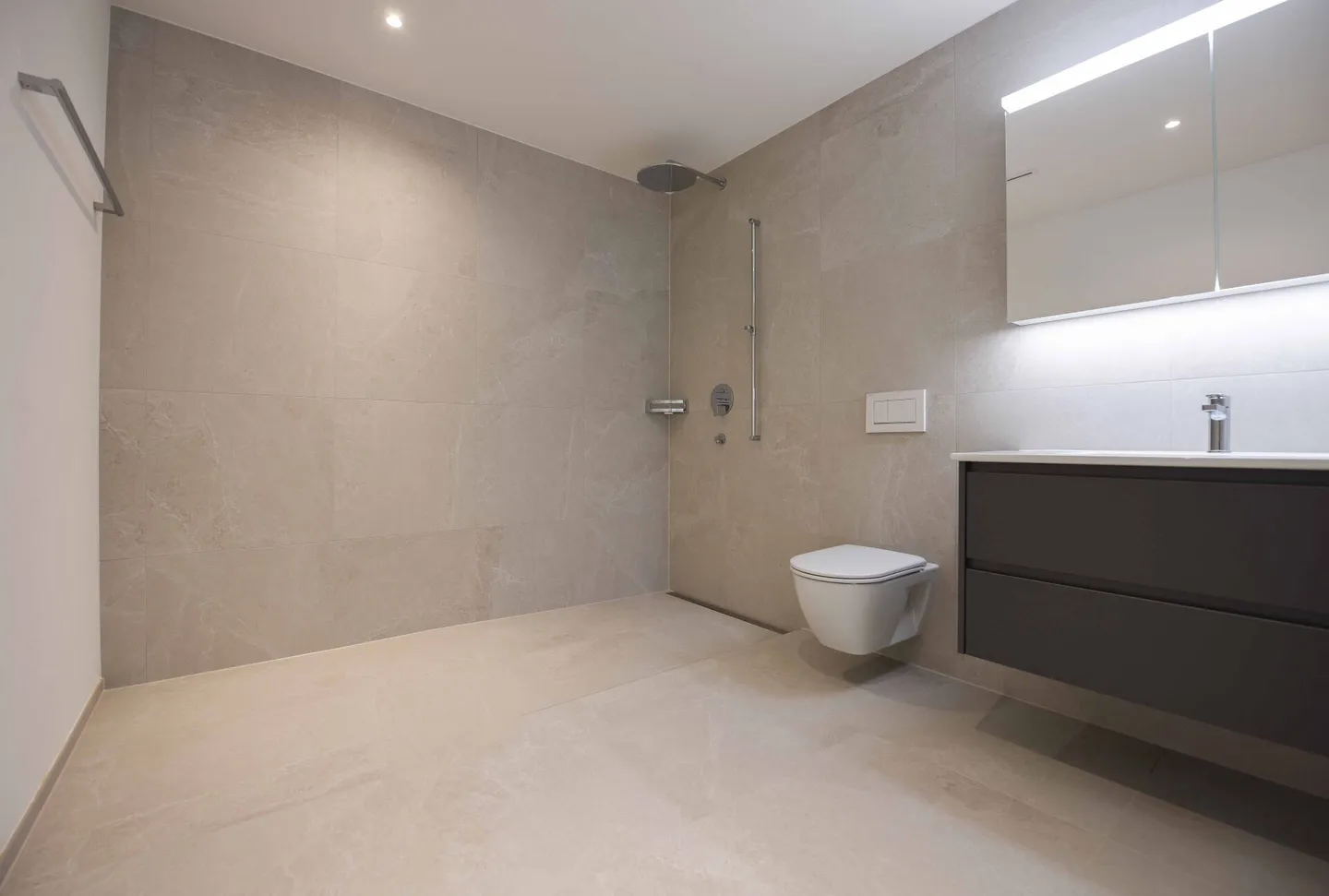 Nuovo progetto di costruzione "Birkenweg" / Appartamento 5.5 locali con due balconi coperti - Foto 3 di 8