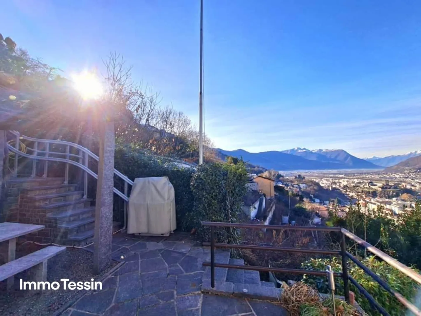 Villa mit grosser Bauparzelle und freiem Blick auf die drei Burgen ... - Photo 2 sur 13