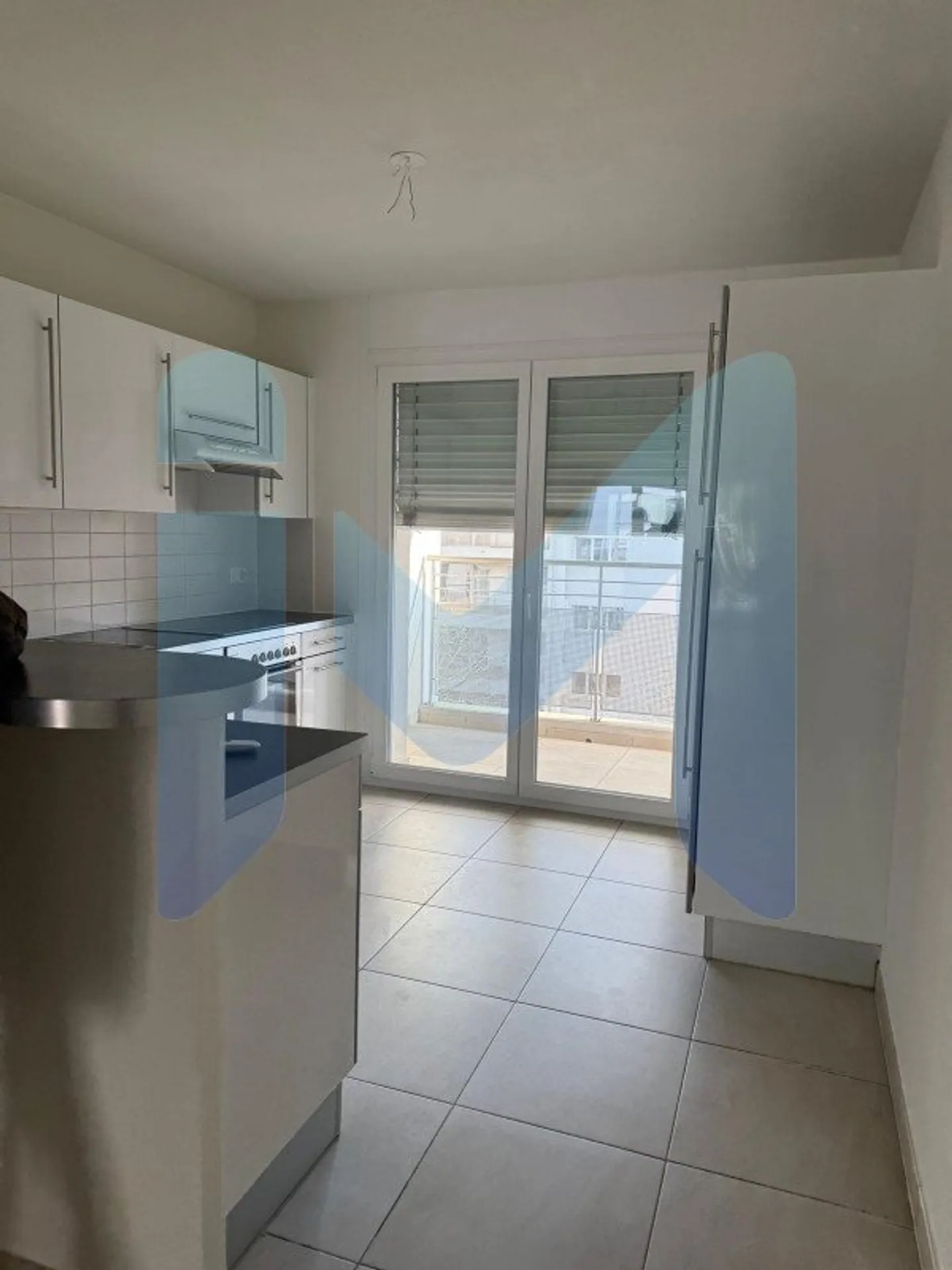 Appartamento di 5,5 locali al 3° piano situato a Thônex 1226 - Foto 3 di 12