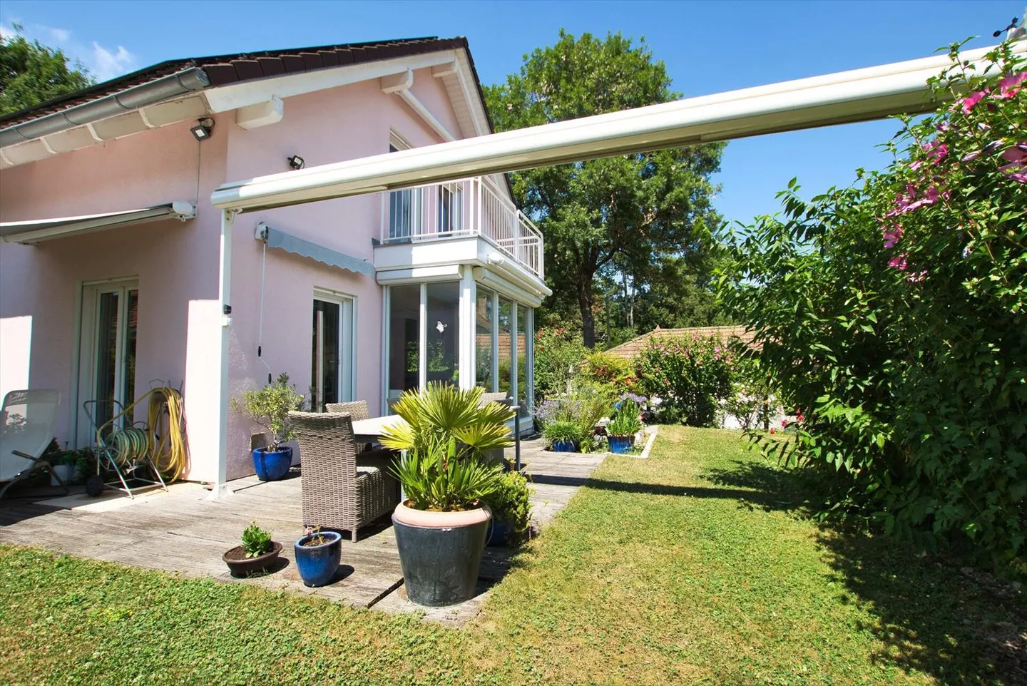 Helle 8-Zimmer-Villa in Lancy - Foto 2 von 9