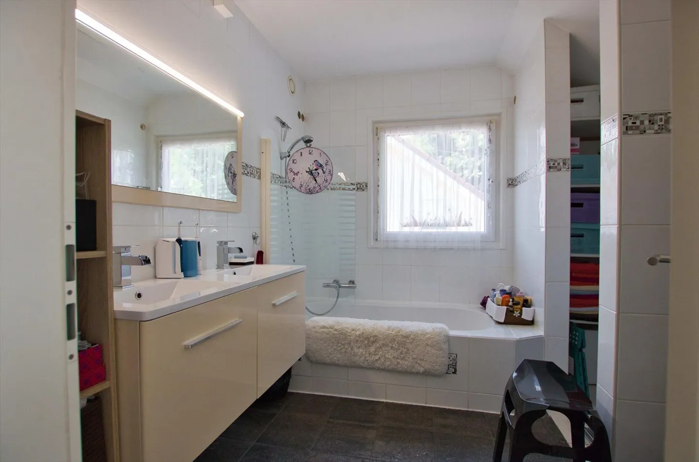 Helle 8-Zimmer-Villa in Lancy - Foto 9 von 9