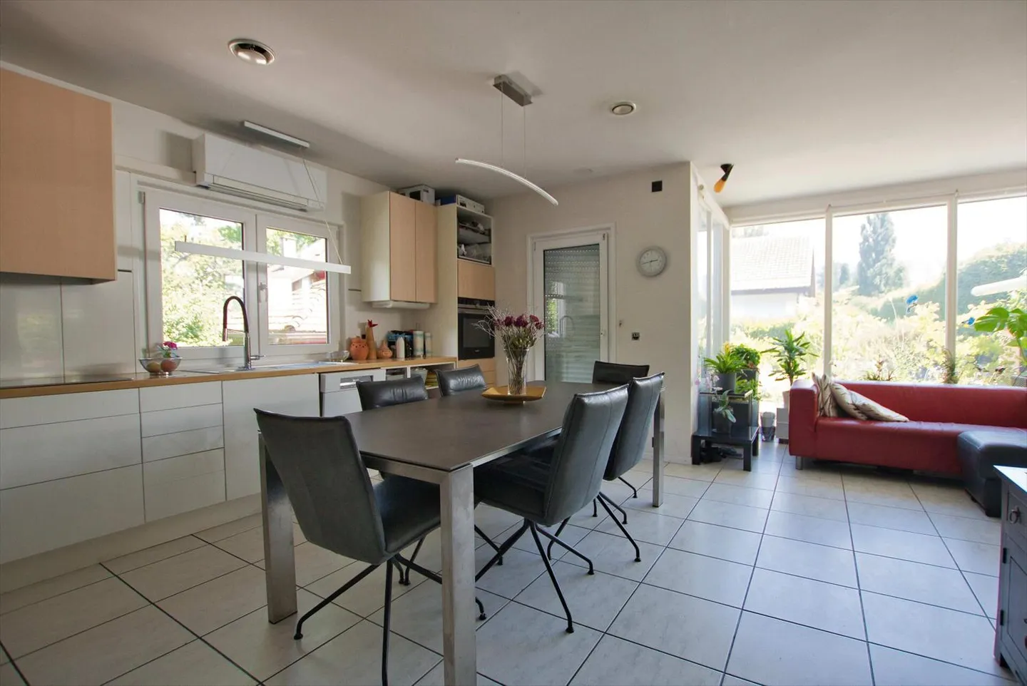 Helle 8-Zimmer-Villa in Lancy - Foto 3 von 9