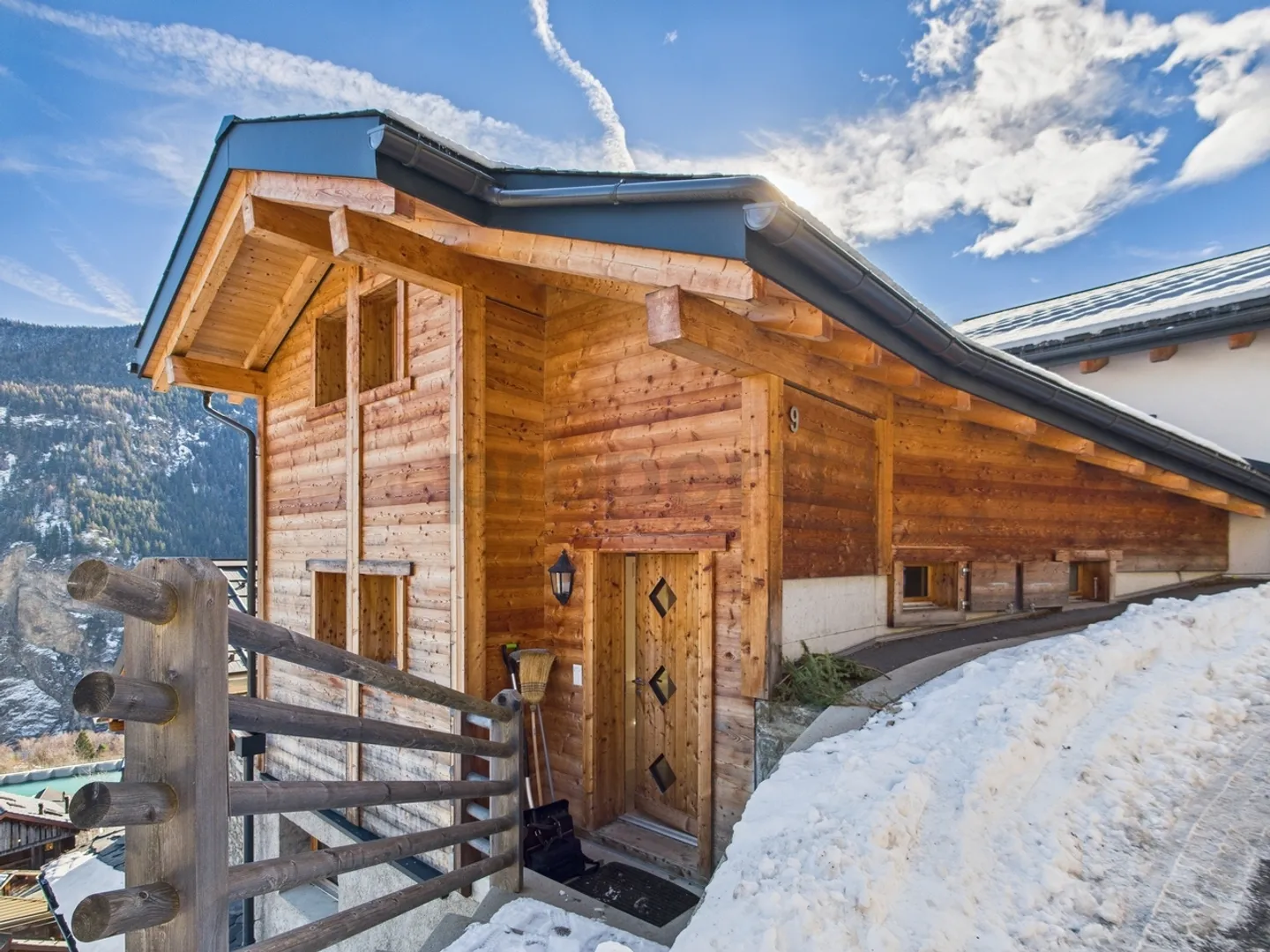 Modern 4-room multiplex house with a view of the Valais mountains in Les Marécottes - Photo 1 of 12