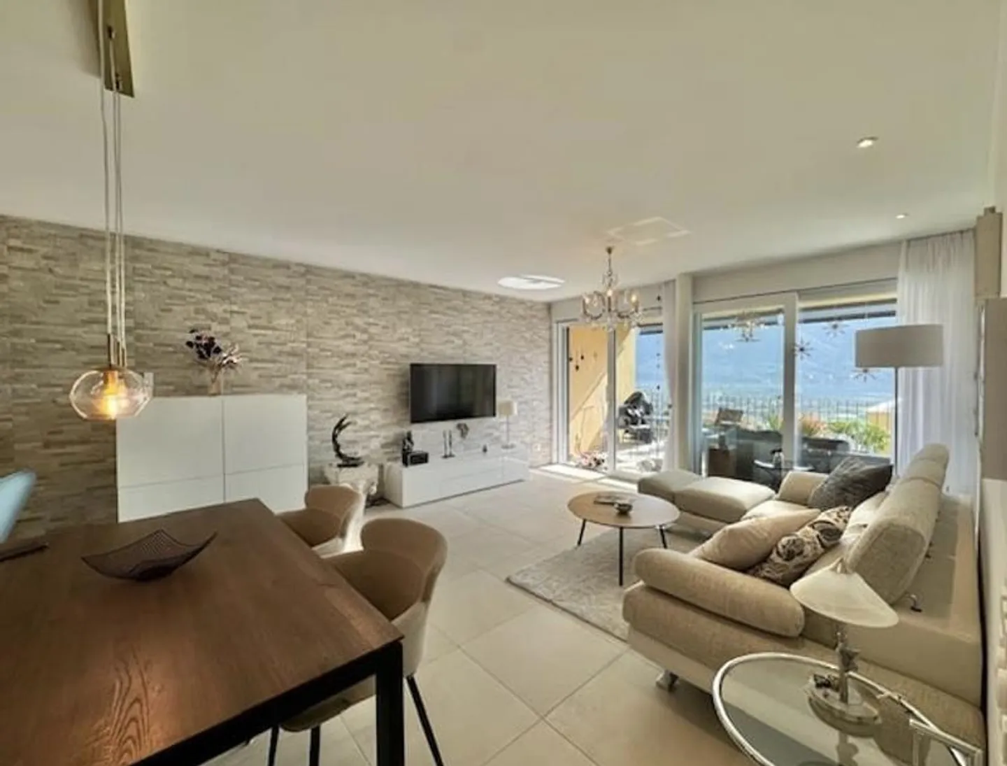 Modern 3.5-room apartment with panoramic view - Photo 1 of 10