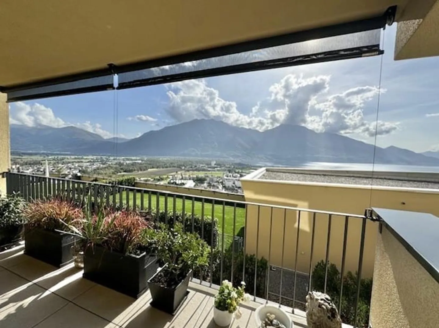 Modern 3.5-room apartment with panoramic view - Photo 3 of 10