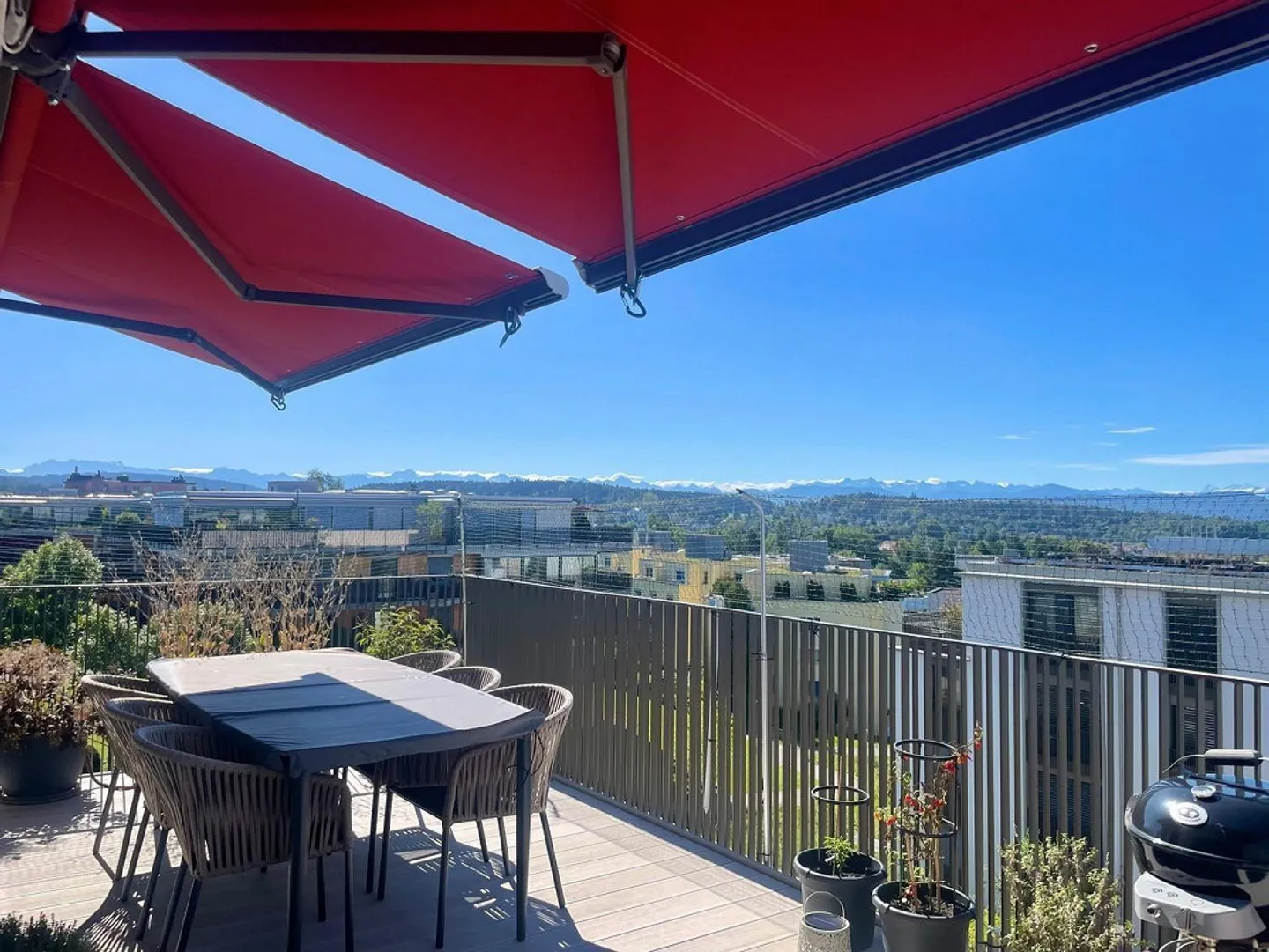 ✨ Attic apartment in Zurich-Witikon with mountain and lake view ✨ - Photo 2 of 9