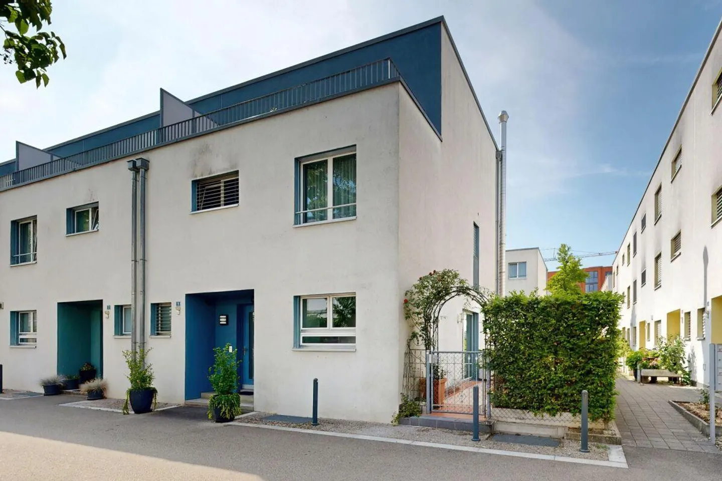 Casa angolare di 6,5 stanze a Schlieren - Foto 2 di 30