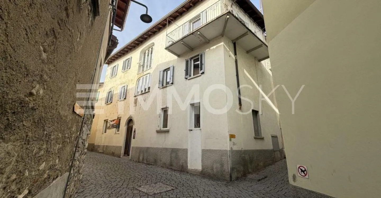 Historic individual building in the heart of Besazio - Photo 1 of 5