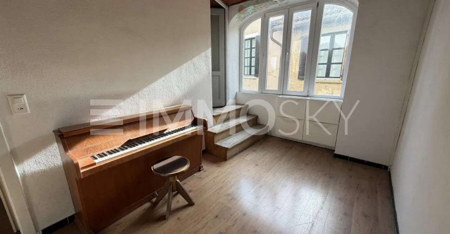 Historic individual building in the heart of Besazio - Photo 2 of 5