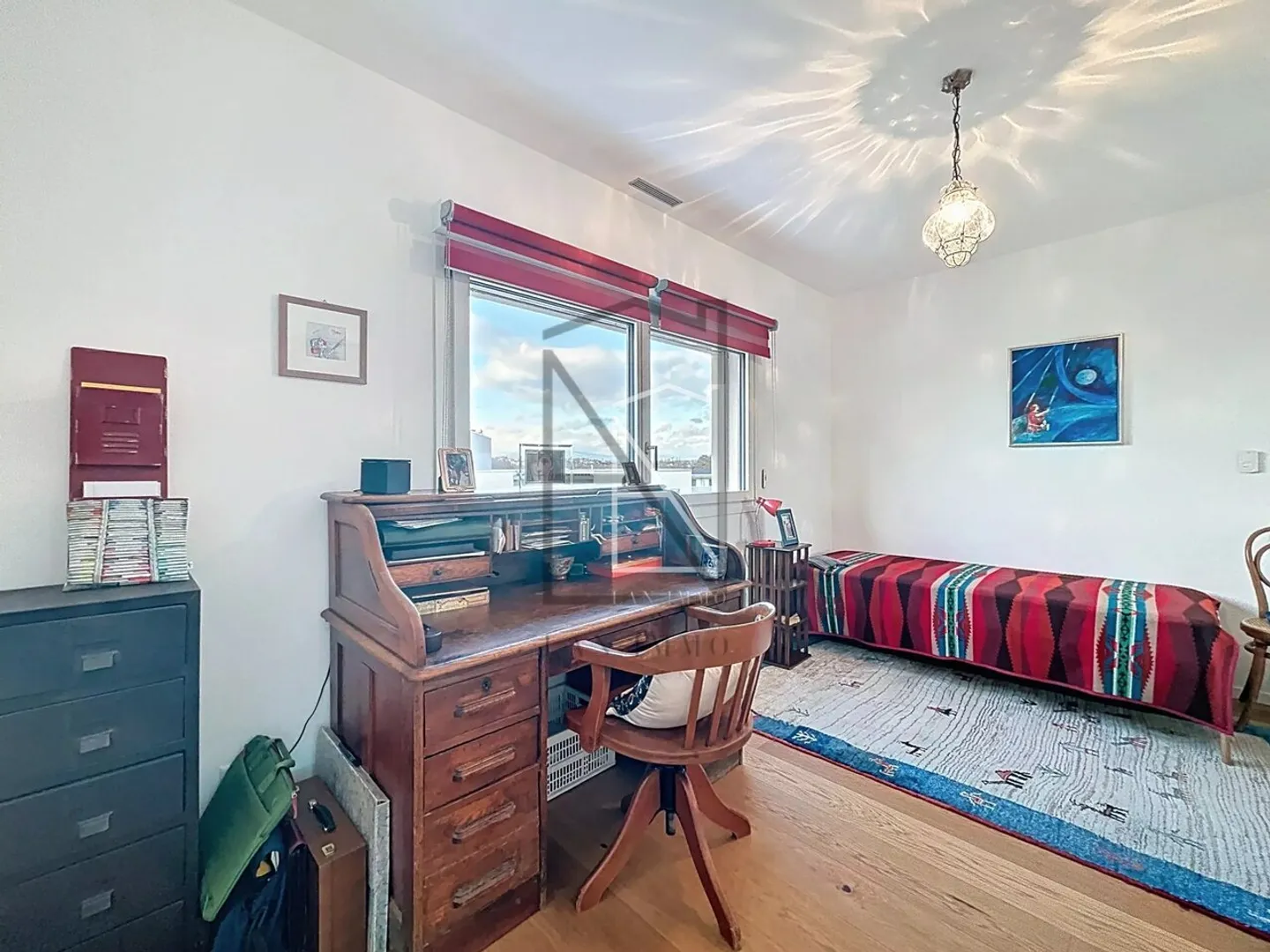 Modern Sustainable Apartment - Photo 11 of 13