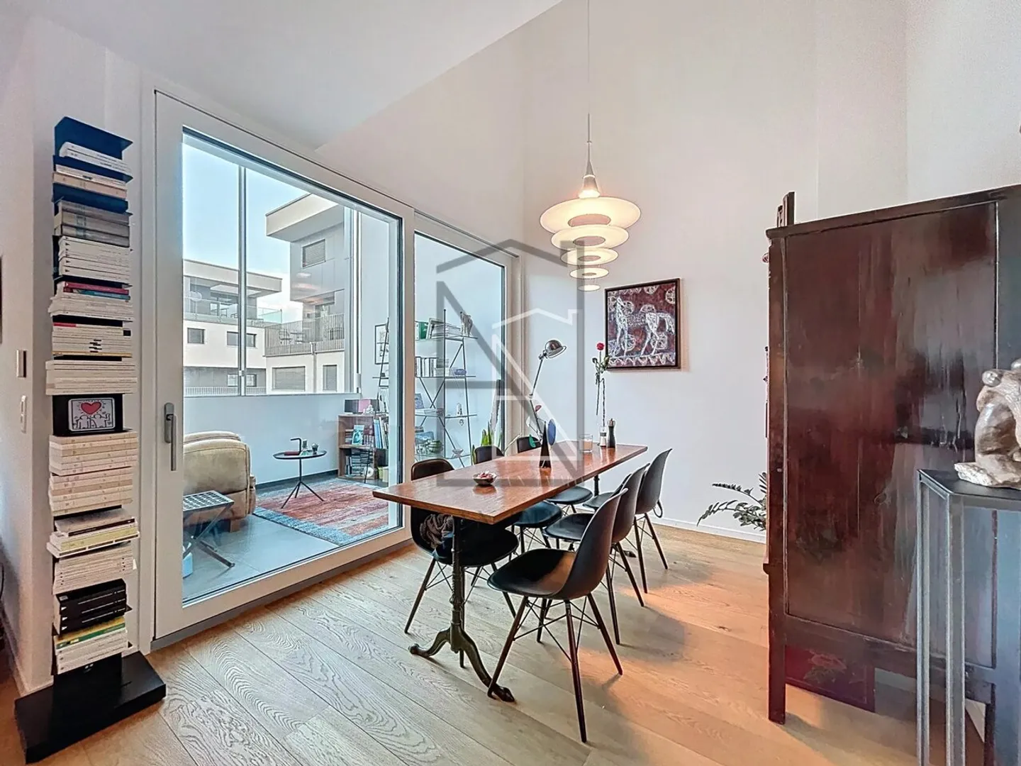 Modern Sustainable Apartment - Photo 4 of 13