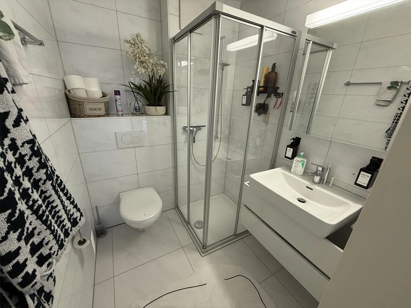 2.5 Zi. mit Wintergarten, Garten und Fussbodenheizung - Foto 3 von 9