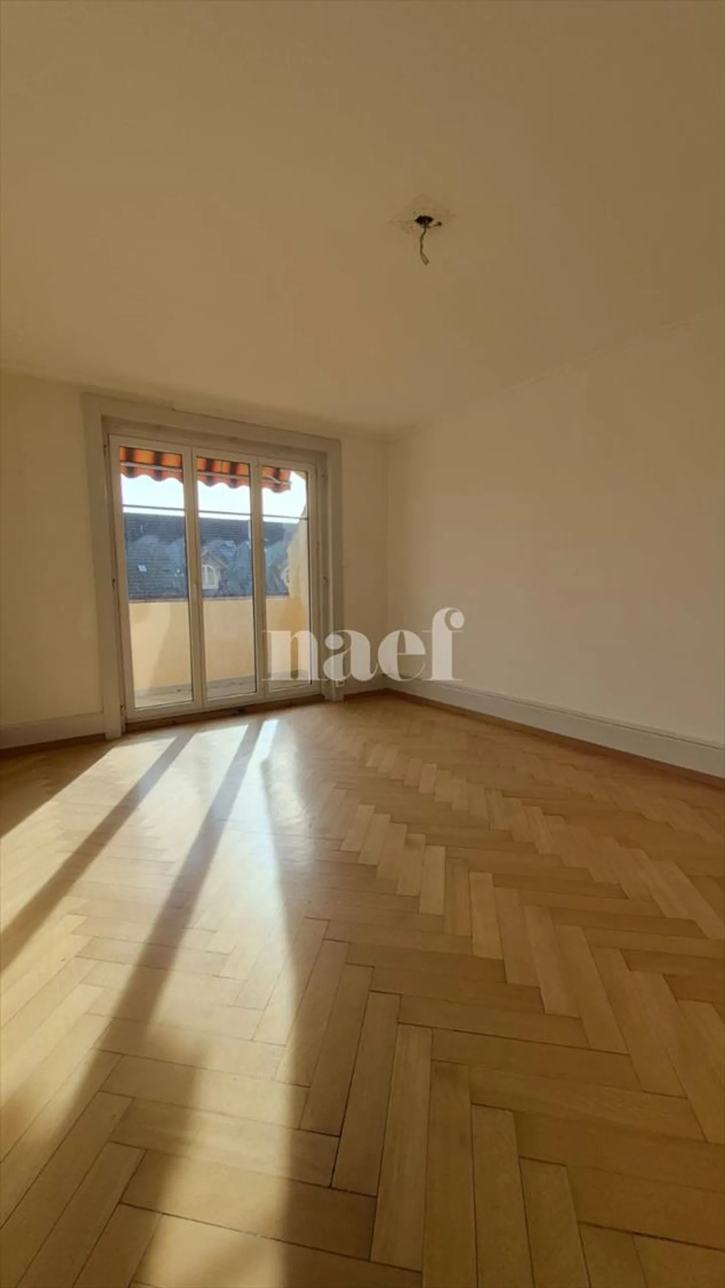 Appartement de trois pièces au 4ème étage, rue de l'Eglise 6, 2000 Neuchâtel - Photo 2 sur 7