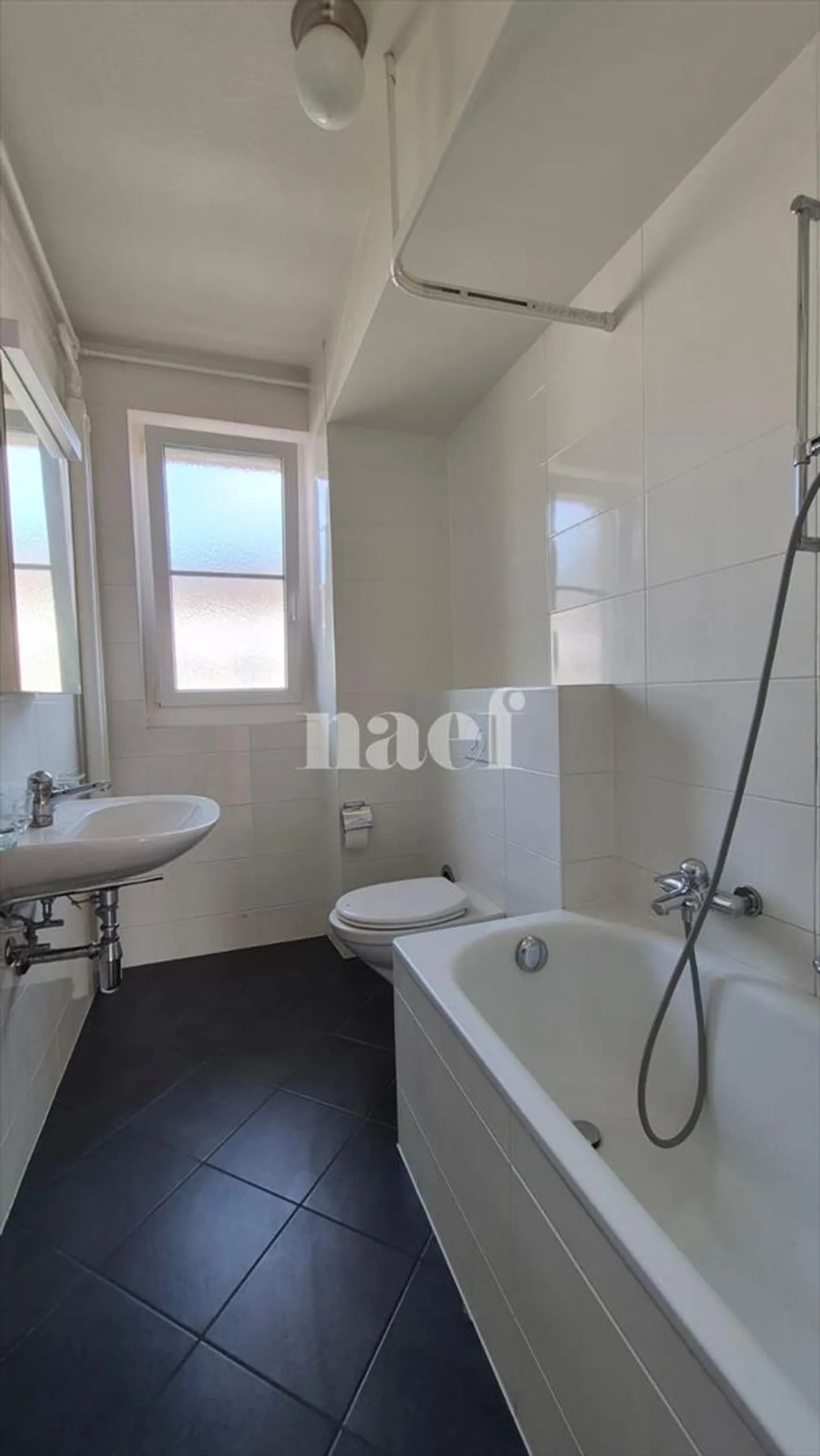 Appartement de trois pièces au 4ème étage, rue de l'Eglise 6, 2000 Neuchâtel - Photo 6 sur 7