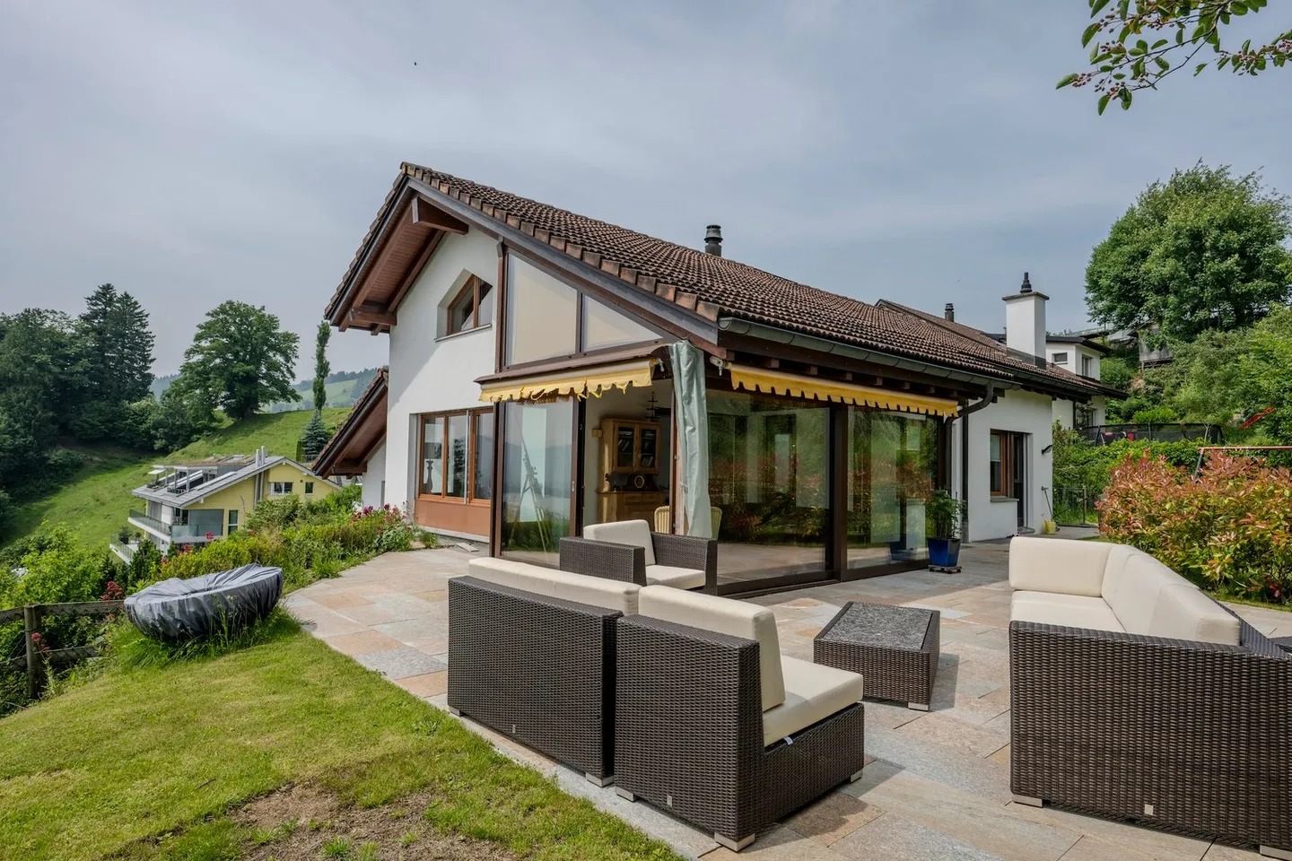 Maison individuelle élégante avec appartement séparé dans un emplacement élevé privilégié - Photo 6 sur 20