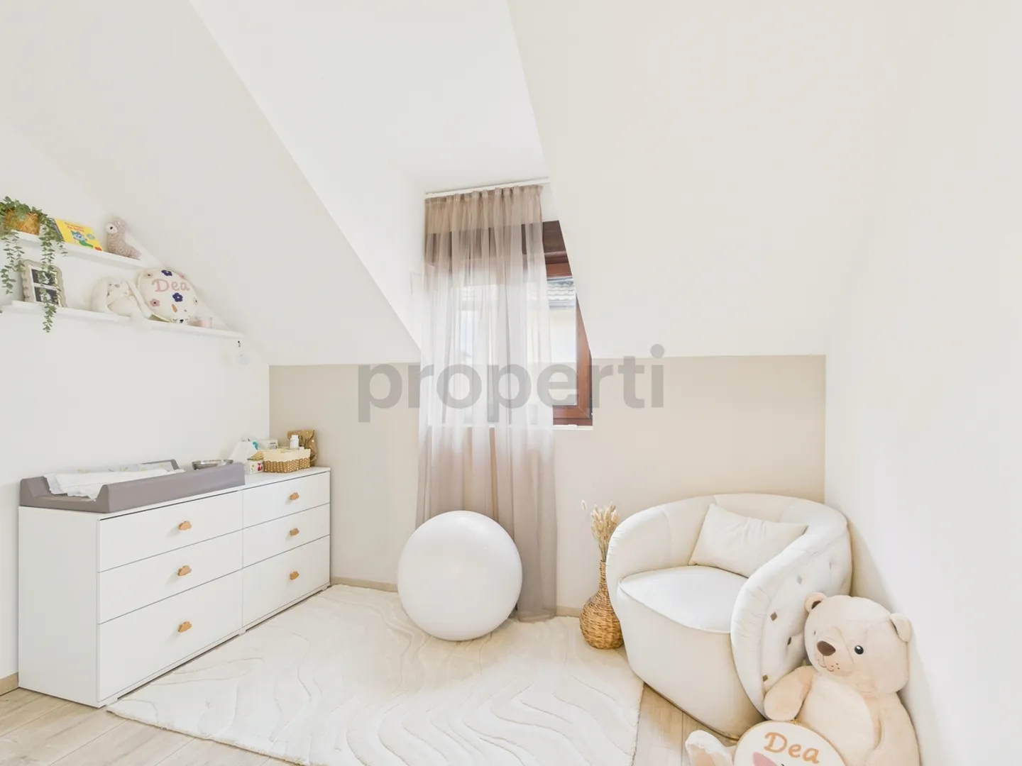 Modern Townhouse in Quiet Area - Photo 8 of 12