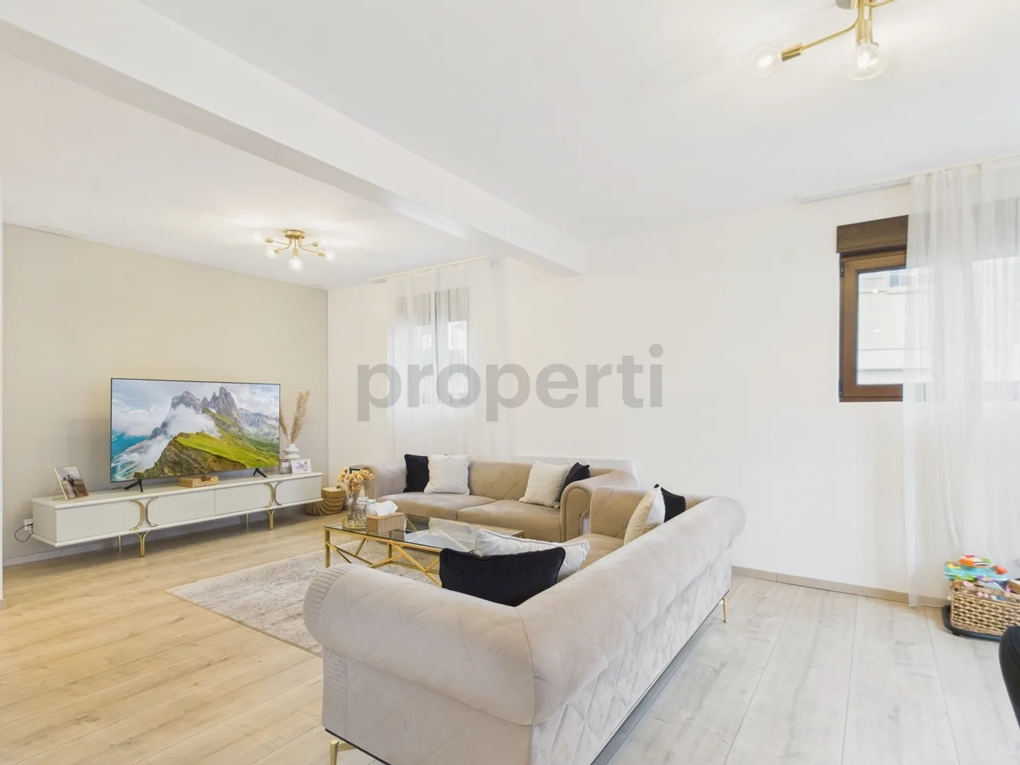 Modern Townhouse in Quiet Area - Photo 2 of 12