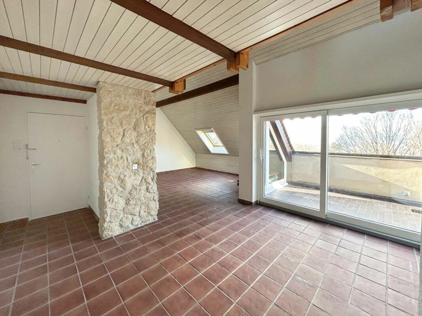 Living with a View - 4.5-Room Maisonette Apartment with Modern Kitchen - Photo 1 of 9