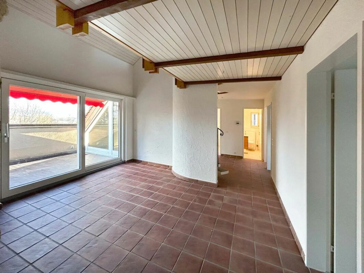 Living with a View - 4.5-Room Maisonette Apartment with Modern Kitchen - Photo 2 of 9