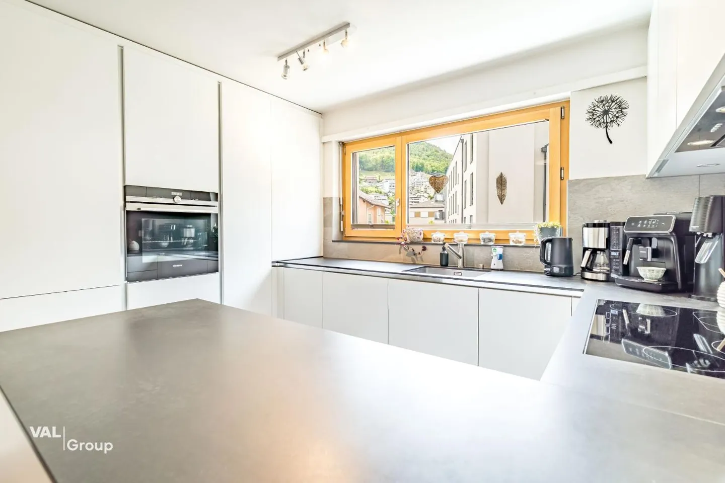 Expérience de vie moderne de 5,5 pièces au cœur de Visp - spacieux, central et familial - Photo 2 sur 13