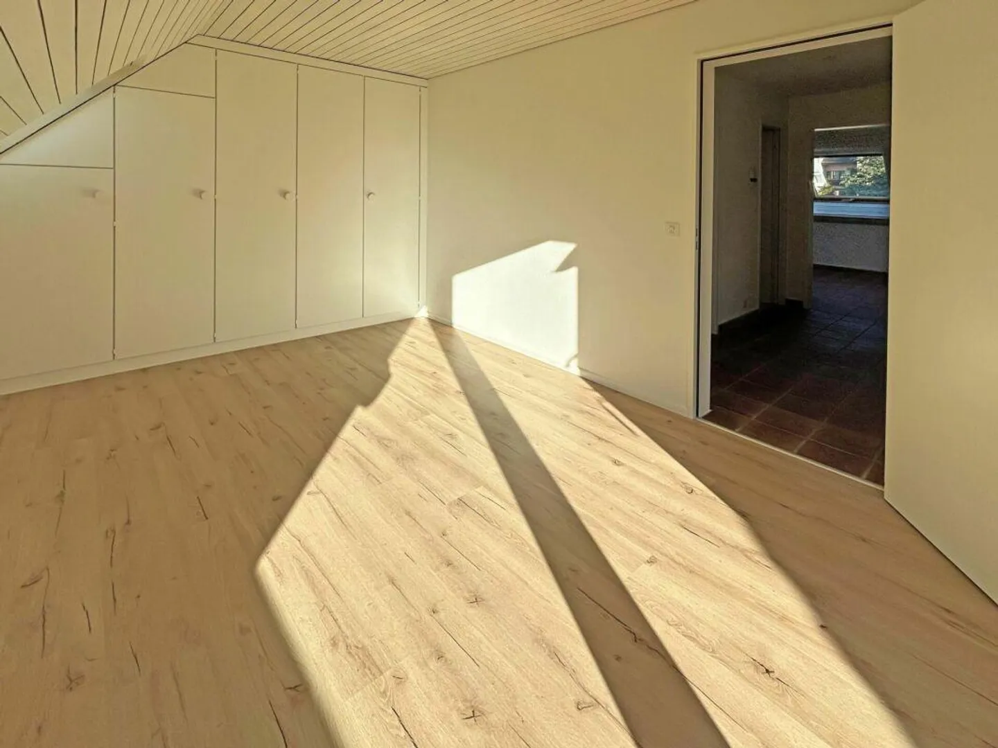 Living with a View - 4.5-Room Maisonette Apartment with Modern Kitchen - Photo 6 of 9