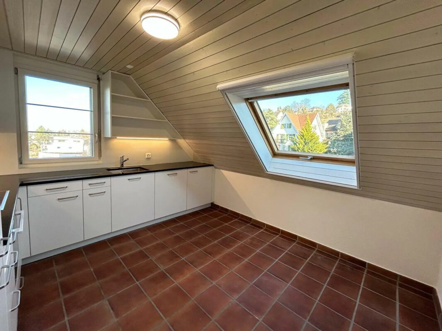 Living with a View - 4.5-Room Maisonette Apartment with Modern Kitchen - Photo 4 of 9