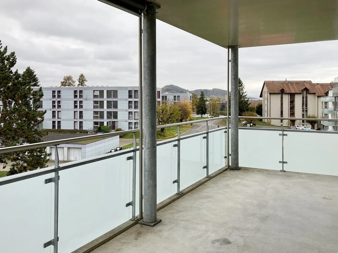 Appartement moderne avec balcon spacieux - Photo 1 sur 8