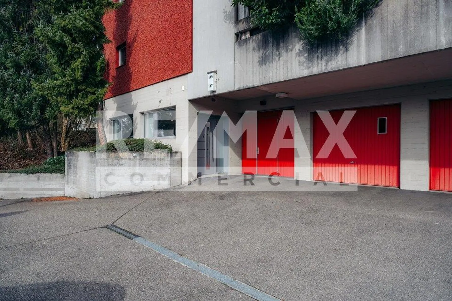 Acheter plutôt que louer - Espace commercial de 70m² de surface nette - rénové et immédiatement disponible... - Photo 6 sur 11