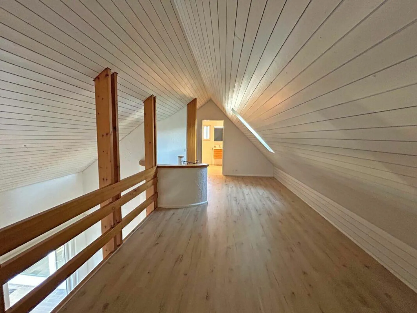 Living with a View - 4.5-Room Maisonette Apartment with Modern Kitchen - Photo 9 of 9