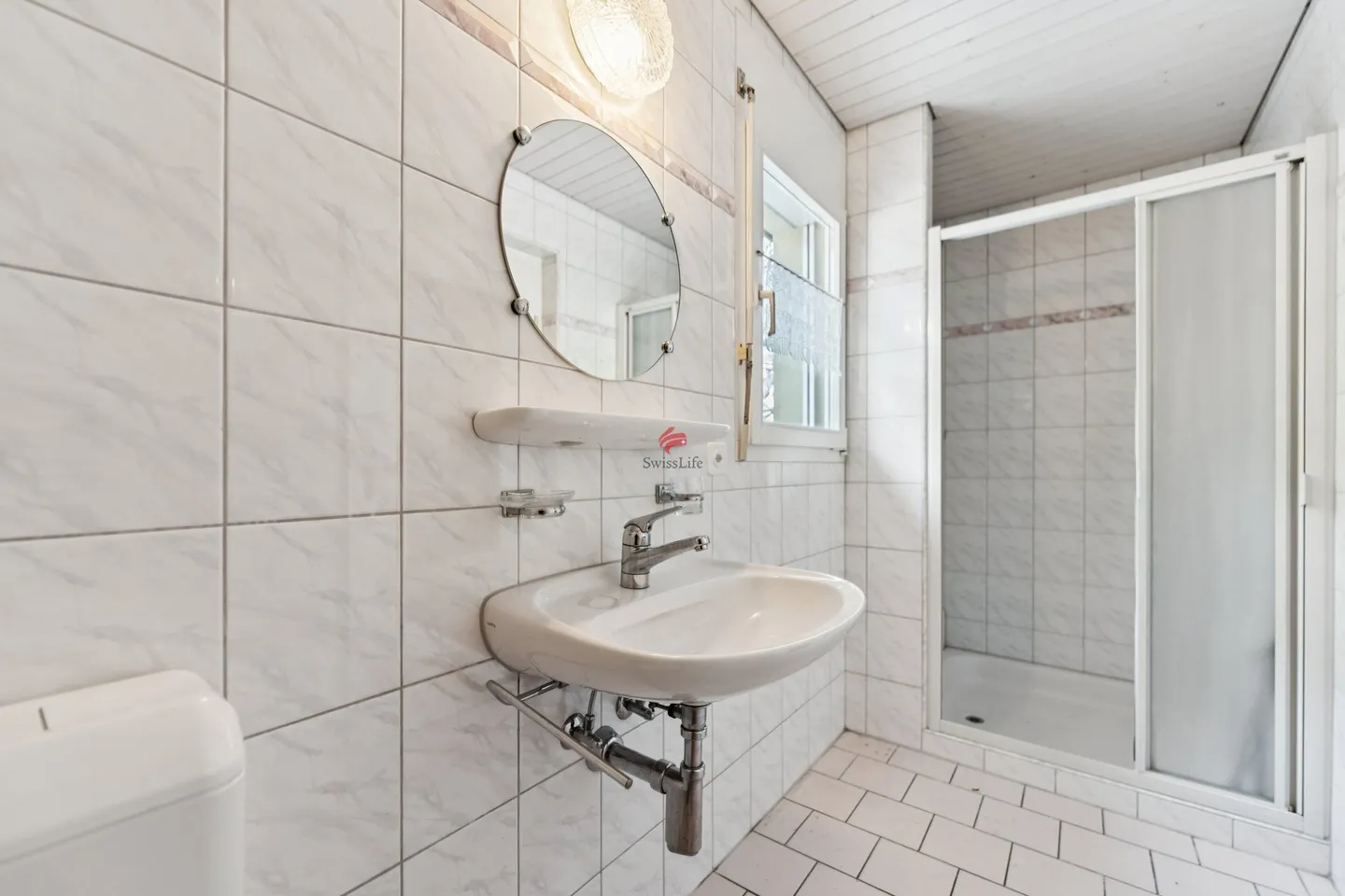 Charming Duplex with Balcony - Photo 9 of 11