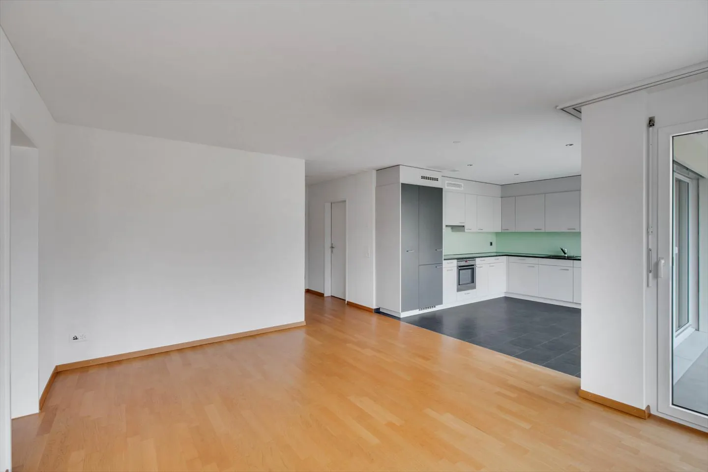 Beautiful apartment seeks new residents! - Photo 3 of 9