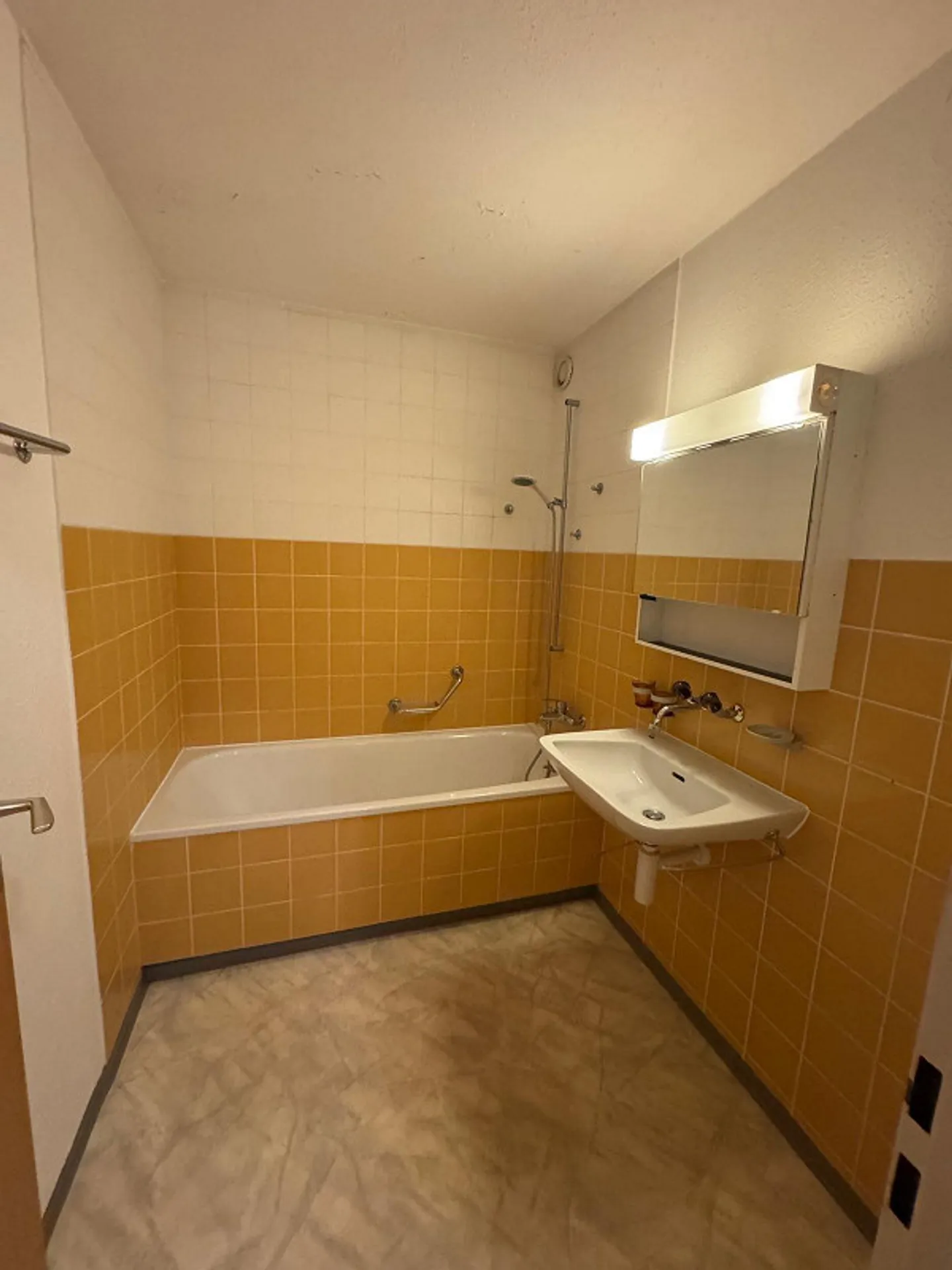 Beautiful and Quiet 3.5 Room Apartment - Photo 11 of 12