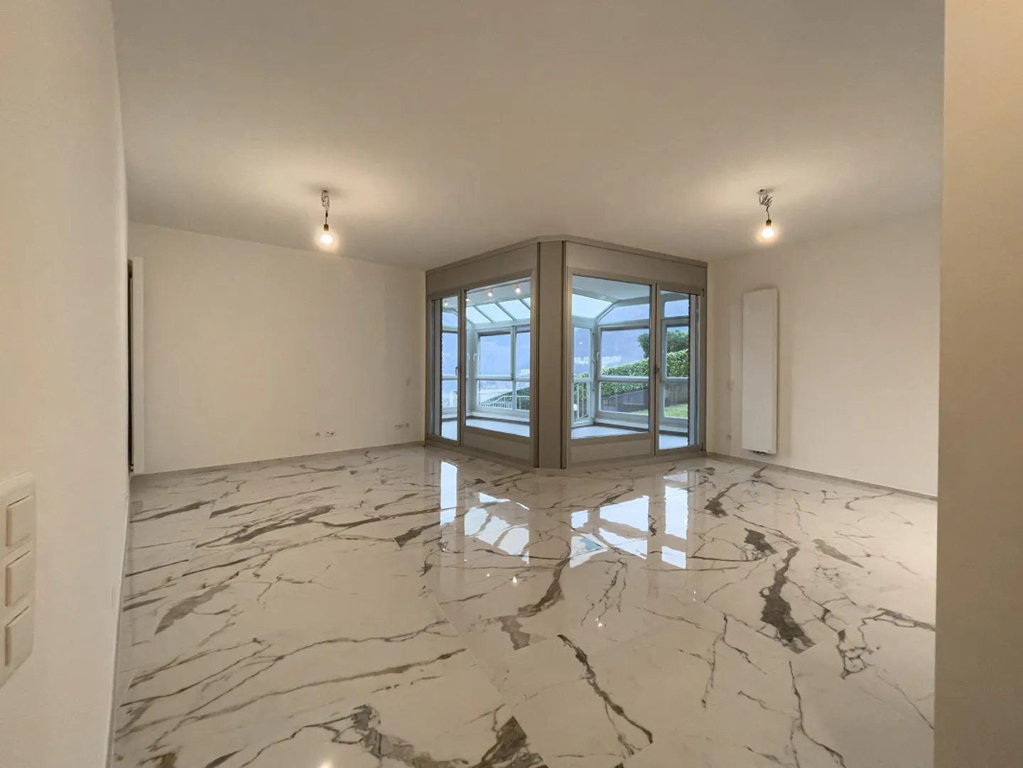 Appartamento ristrutturato con vista lago - Foto 3 di 15